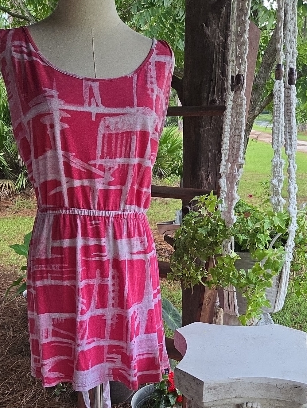 DC Red And White Abstract Print Dress Size Extra Small